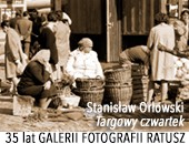 „Targowy czwartek” Stanisława Orłowskiego w zamojskiej galerii fotografii